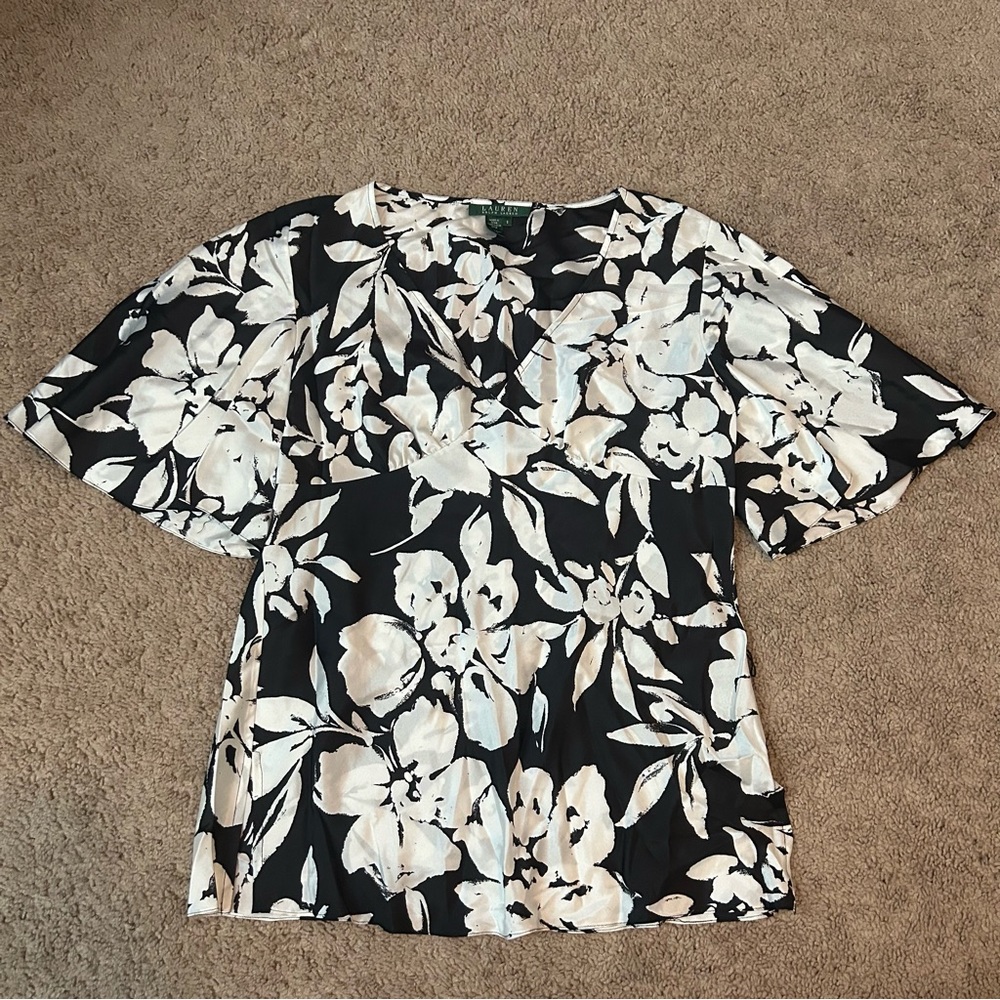 NEW Lauren Ralph Lauren Black and White Floral Silk VNeck Blouse Small